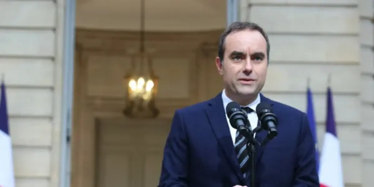 Sebastien Lecornu y Emmanuel Macron