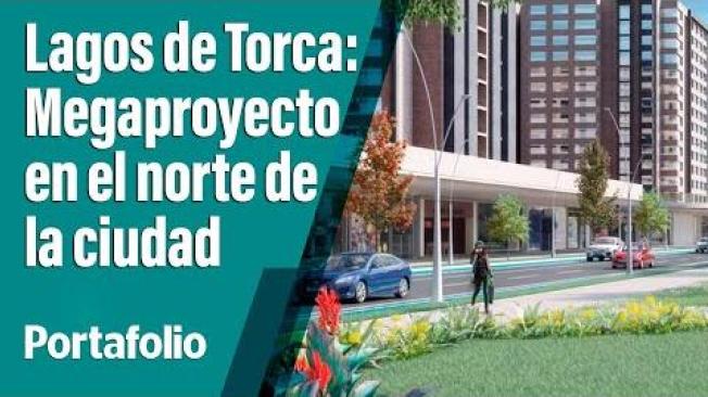 Alejandro Callejas, gerente general de Lagos de Torca, habla sobre la recuperación de ecosistemas, la construcción de viviendas, parques, ciclorrutas y vías, además de la adecuación de servicios públicos. #Portafolio 

SUSCRÍBETE: https://bit.ly/PortafolioYT 

Síguenos en nuestras redes sociales:
Twitter: https://twitter.com/Portafolioco 
Facebook: https://www.facebook.com/Portafolio.co 
Instagram: https://www.instagram.com/portafolioco 

Portafolio
Portafolio es un medio especializado en temas económicos, empresariales y de negocios de Colombia y el mundo. Obtenga aquí un análisis detallado de hechos económicos coyunturales y conozca las perspectivas de los diferentes sectores de la actividad productiva en el país.

Para mayor información ingresa a: http://www.portafolio.co 

Otros Canales 
El Tiempo: https://www.youtube.com/c/ElTiempo   
CityTv: https://www.youtube.com/c/citytvbogota
Bravíssimo Citytv: https://www.youtube.com/c/BRAVISSIMOCITYTV   
FutbolRed: https://www.youtube.com/c/FutbolRedCO 



https://www.youtube.com/user/PortafolioCO